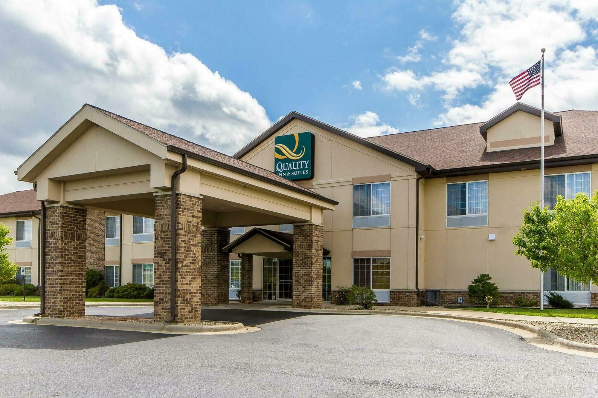 Quality Inn & Suites Lodi I-90 Bagian luar foto